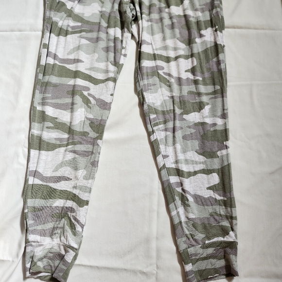 Aerie camo jumpsuit - Picture 5 of 11